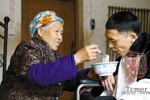 村妇丈夫儿孙三代相继患怪病瘫痪(组图)