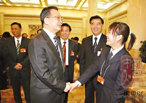 温家宝听取农民工代表建议(图)