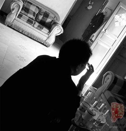 先天无性男教师征有爱无性妻子(图)