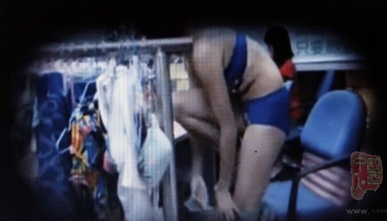 女客服穿内衣上班 女客服穿内衣上班