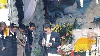 横山医生患者灵堂下跪调查:不满遭网络放大