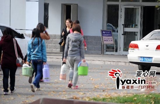 乌鲁木齐市一女大学生宿舍厕所产子后身亡(图)