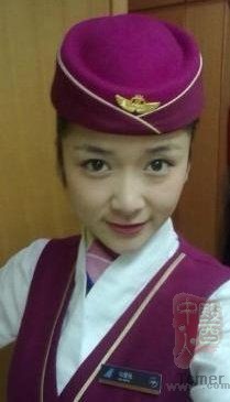 23岁空姐用正充电iPhone打电话被电死(图)