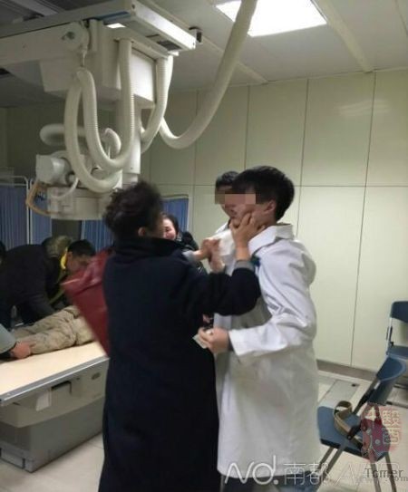 老人与医生起冲突 老人与医生起冲突