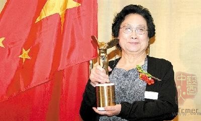 中国科学家屠呦呦等3人获诺贝尔生理学或医学奖