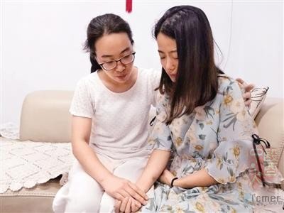 女护士手臂被患者咬住忍痛坚持 网友:看着好心疼