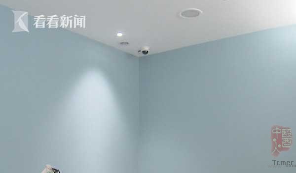 fa476263a3fd35bcb2d518020e736a42.jpg 女子做比基尼部位脱毛时 发现正前方就是摄像头