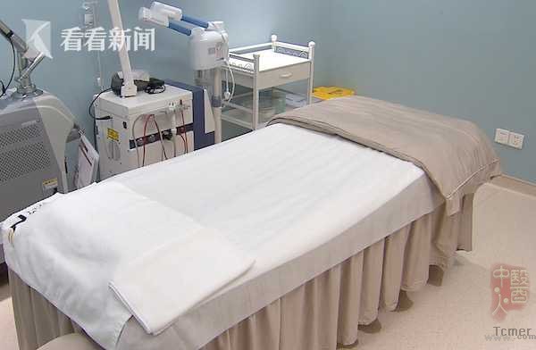 4dd4d56f75cf56256ea5177bf0c06fa8.jpg 女子做比基尼部位脱毛时 发现正前方就是摄像头