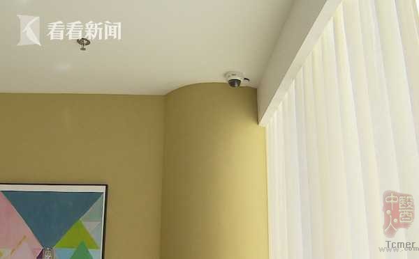 5f8a863a4df6b258371e2f0bb7c43879.jpg 女子做比基尼部位脱毛时 发现正前方就是摄像头